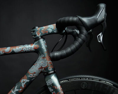 festka & michal bačák introduce 'scalatore samurai' bike covered with asian-themed illustrations